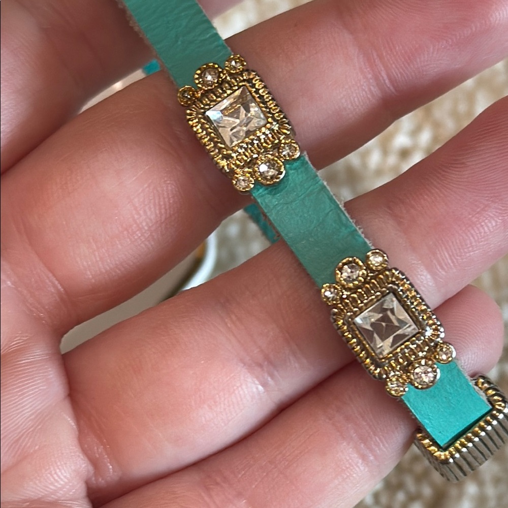 Elegant Gold and Green Bracelet - Picture 3 of 3
